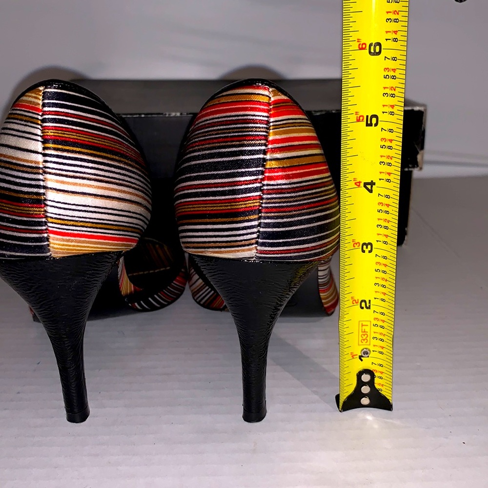 Unlisted Side Cutout Striped heals - Picture 12 of 13
